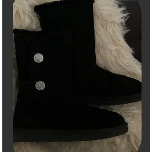 Koolaburra by Ugg, suede pull on boots, 2-button closure, plaid lining.